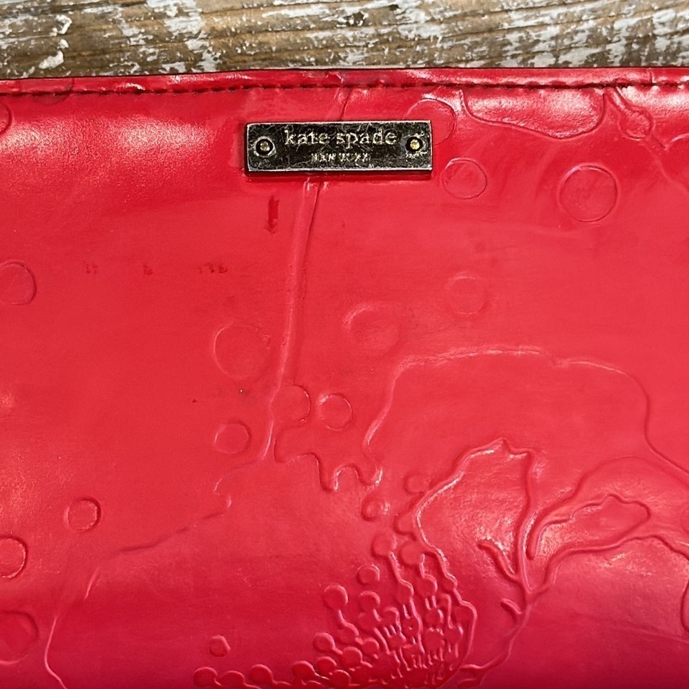 ♠️KATE Spade♠️ Red/Orange Bifold Leather Wallet w/texture imprint see detail pic - Picture 5 of 5